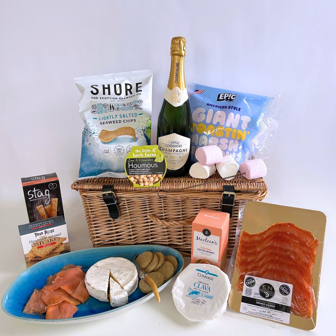 St Andrews Hamper Company luxury champagne picnic hamper packed with 10 scrumptious treats sourced from carefully selected, award-winning Scottish artisan producers.