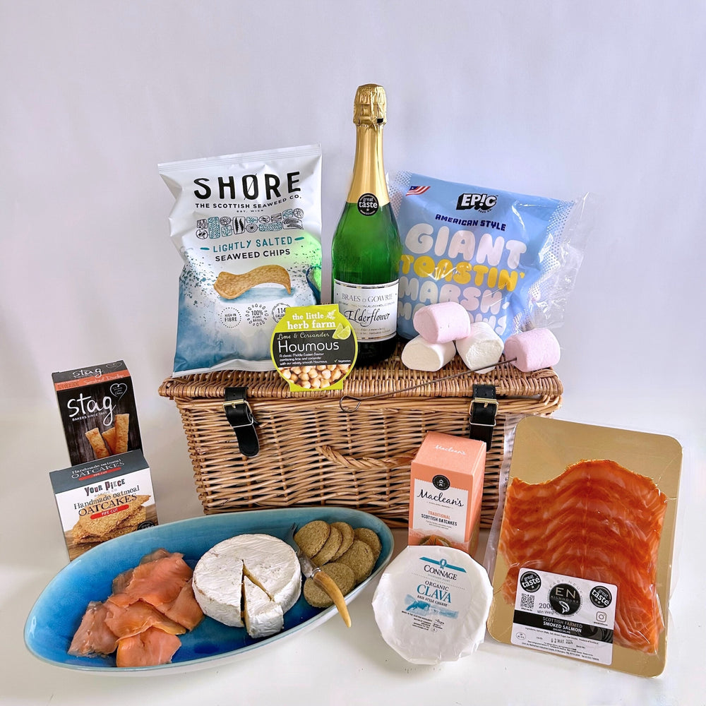 St Andrews Hamper Company luxury sparkling elderflower picnic hamper packed with 10 scrumptious treats sourced from carefully selected, award-winning Scottish artisan producers.