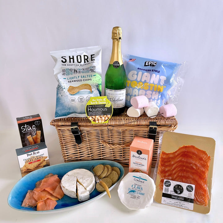 St Andrews Hamper Company luxury sparkling elderflower picnic hamper packed with 10 scrumptious treats sourced from carefully selected, award-winning Scottish artisan producers.